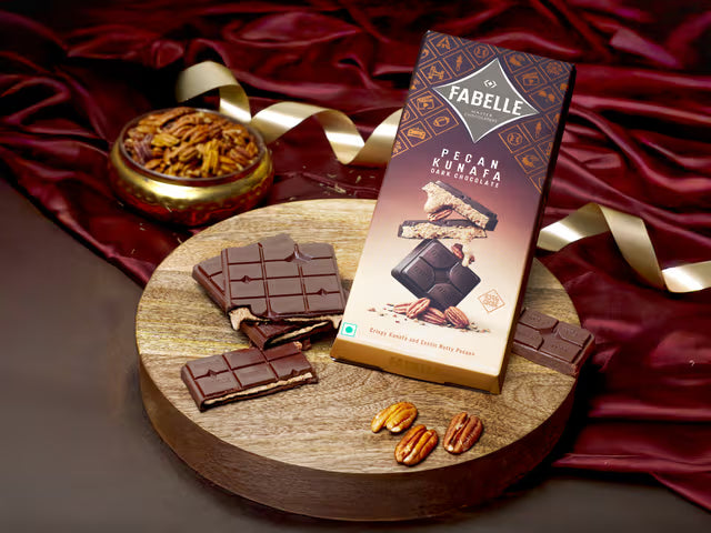 Pecan Kunafa Dark Bar– Rich Pecan Kunafa filled Dark Chocolate Bar